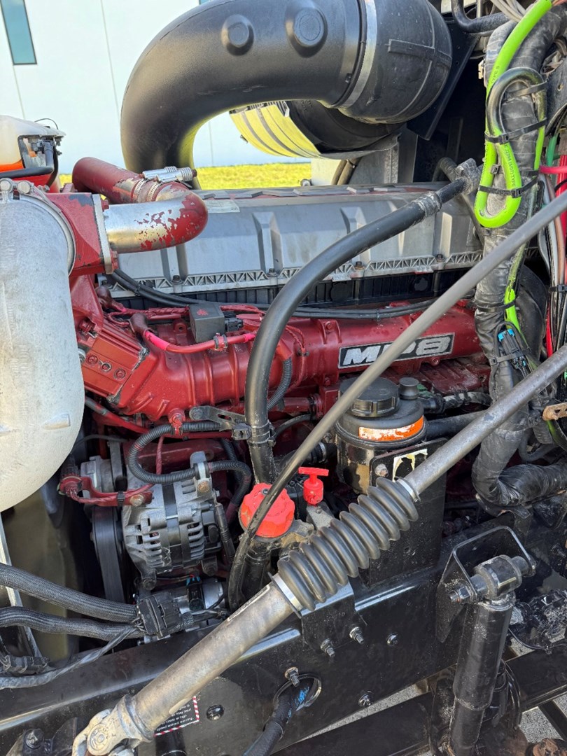 2016 MACK CXU613 - USED TRUCKS DAY CAB - image 9